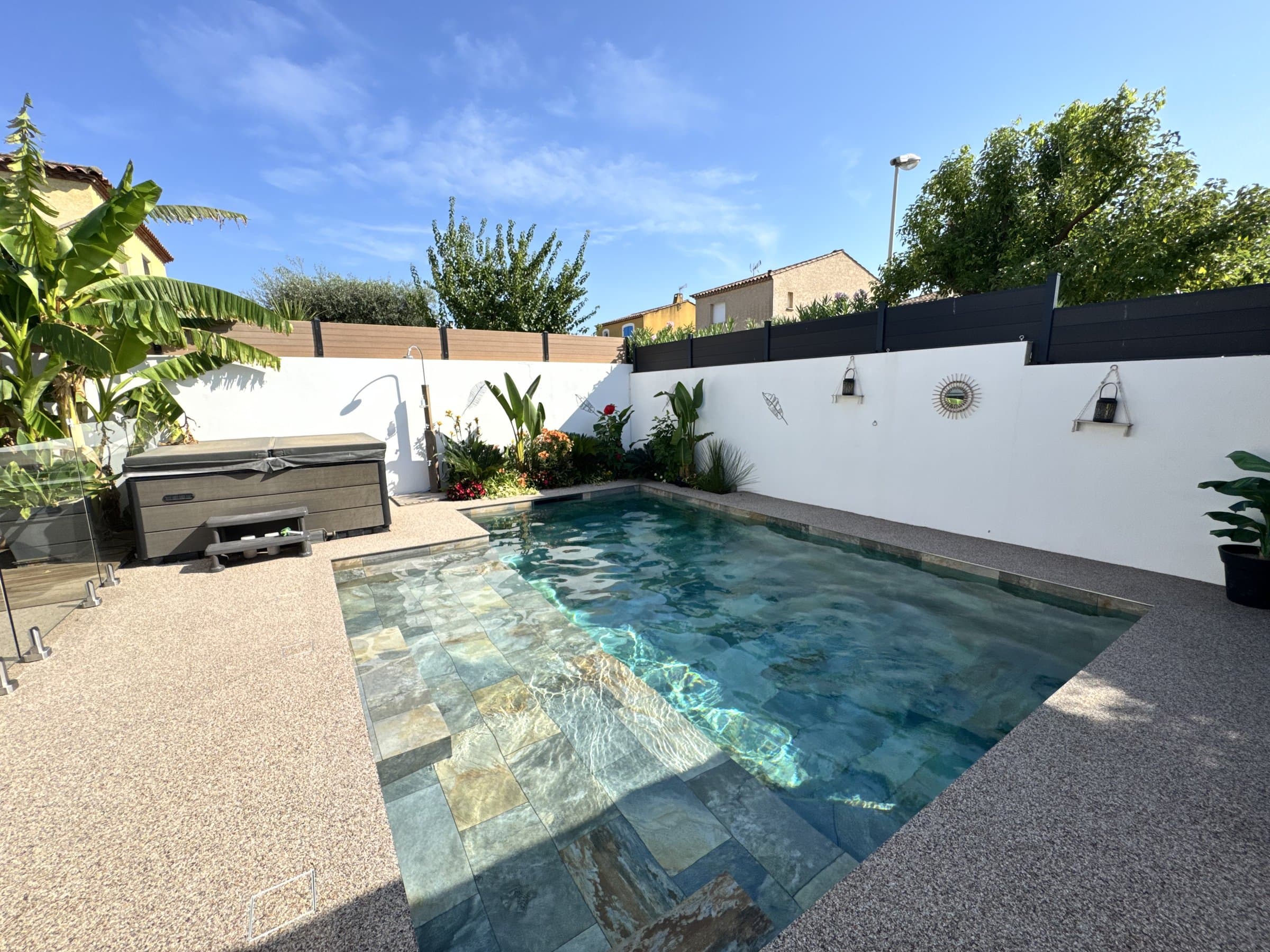 Villa avec piscine — Gigean