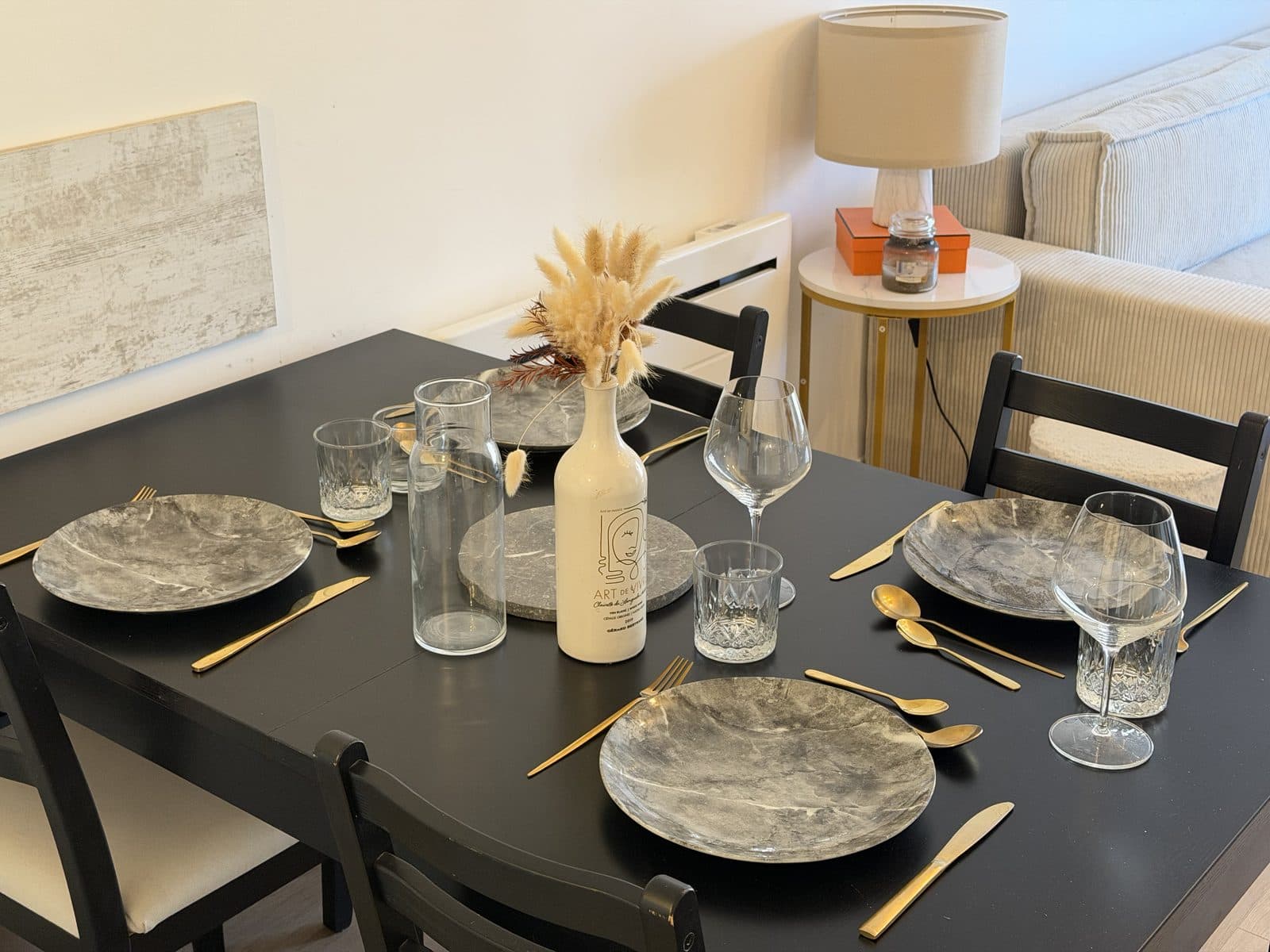 Une table dressée avec soin — Mèze